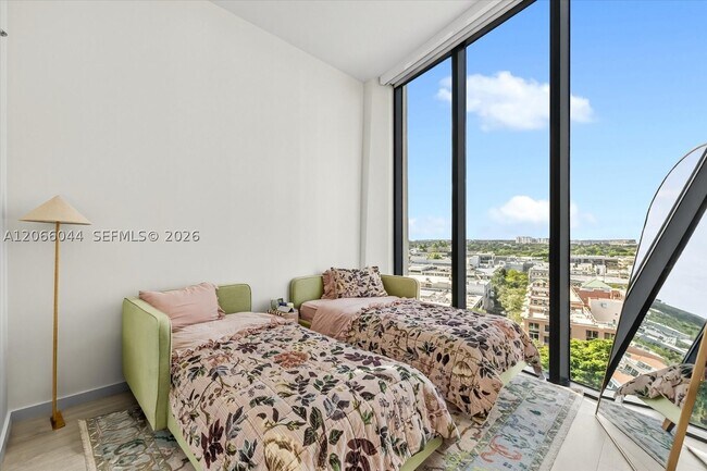 Building Photo - 2821 S Bayshore Dr