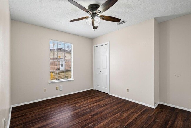 Building Photo - 4806 Russet Hill Dr