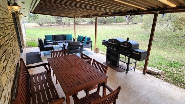 Building Photo - 2055 Island View