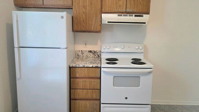 Building Photo - Charming First-Floor Apartment on Gorgeous Camden Ave!