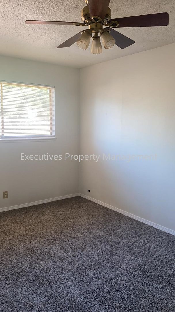 Building Photo - 3475 Payne Ave