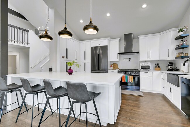 Building Photo - 28384 Kinnikinick Rd