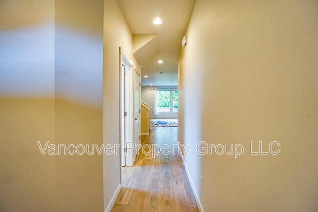 Building Photo - 2904 NE 161st Ct