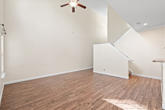 Building Photo - 1020 Fairway Ln