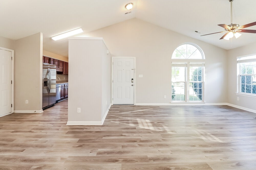 Building Photo - 3044 Hawick Commons Dr