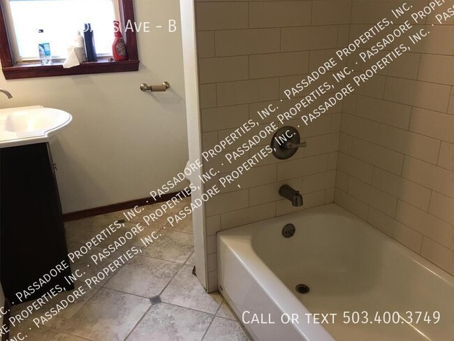 Building Photo - 441 NE Adams Ave