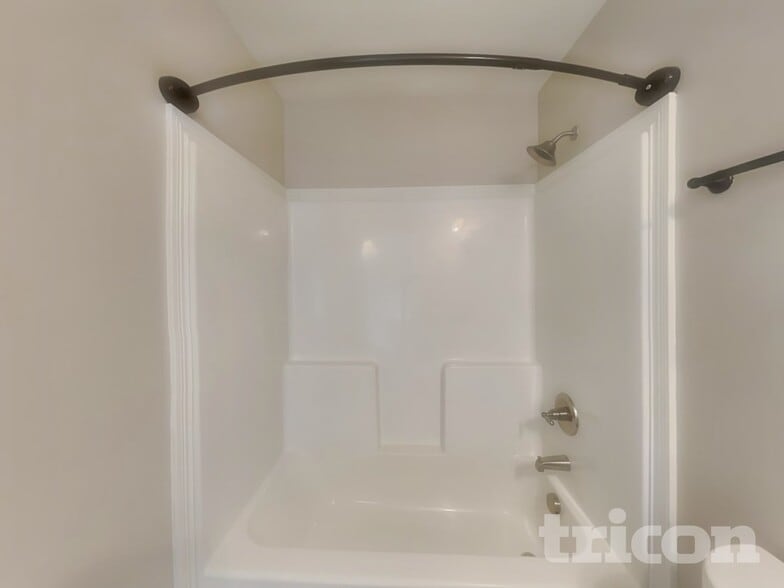 Building Photo - 609 Hollow Crst