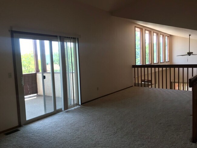 Building Photo - 5292 Cracker Barrel Cir