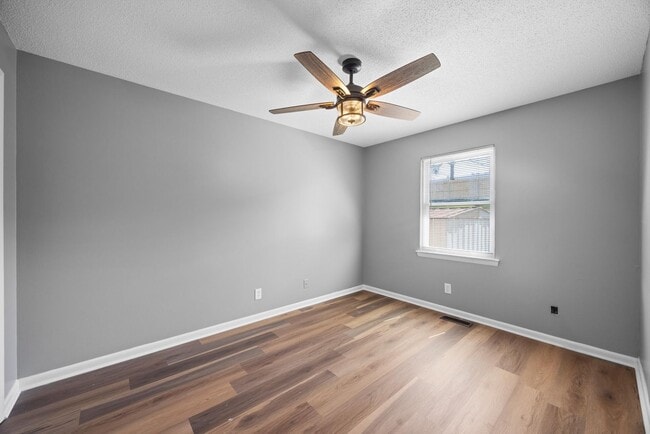 Building Photo - Charming 2 Bedroom in Hixson! Pet Friendly!