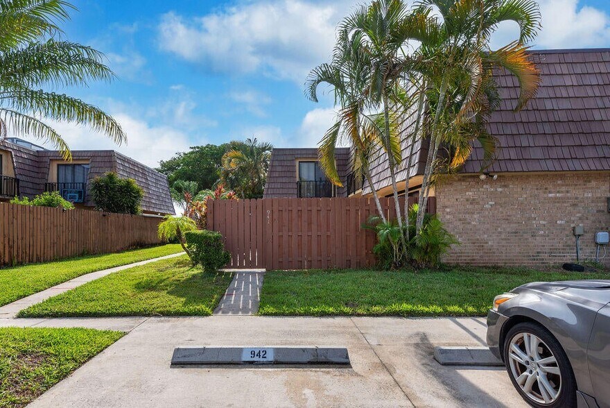 Building Photo - 941 Springdale Cir