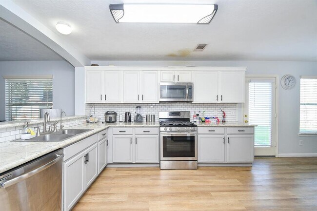Building Photo - 20418 Linden Tree Dr