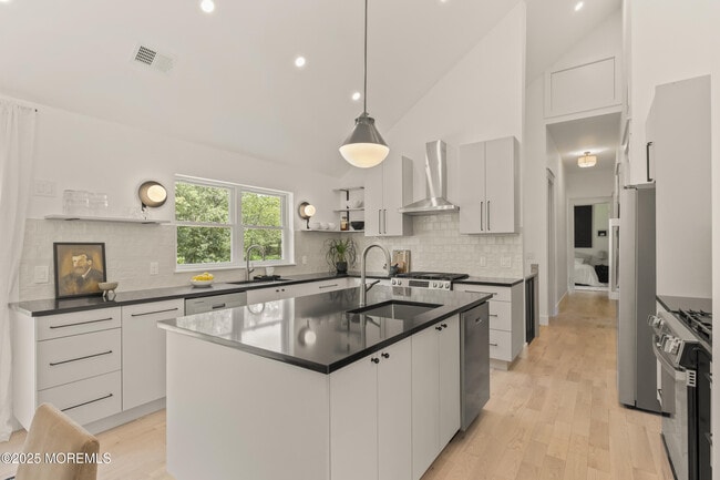 Building Photo - 1406 Transit Ave