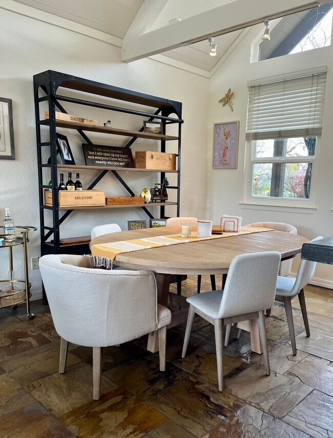 Building Photo - St. Helena Home on Cul-de-Sac with Creeksi...