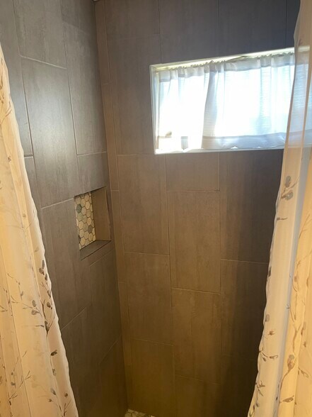 Master Shower - 911 E San Juan Ave