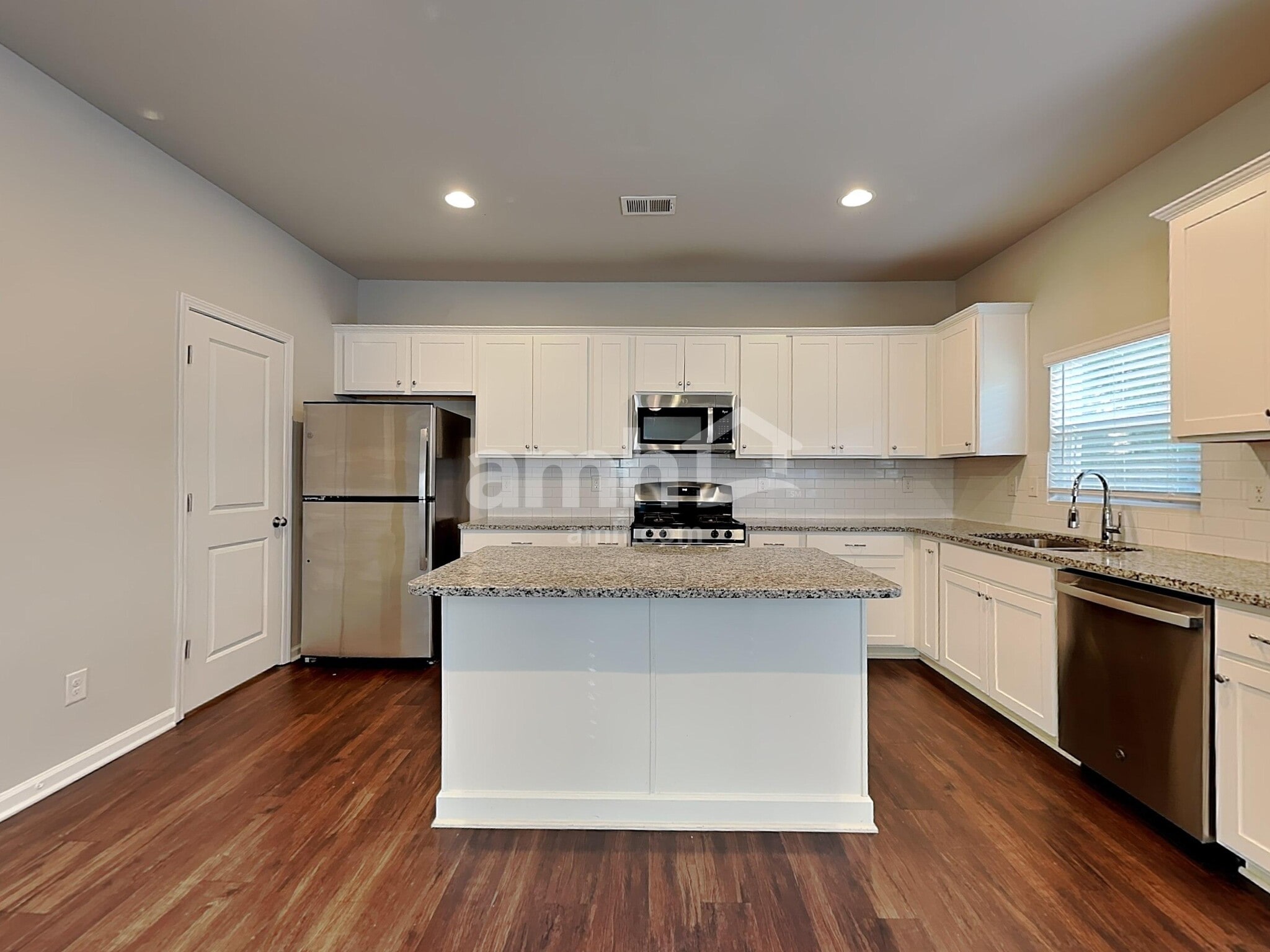 Building Photo - 218 Omega Ct