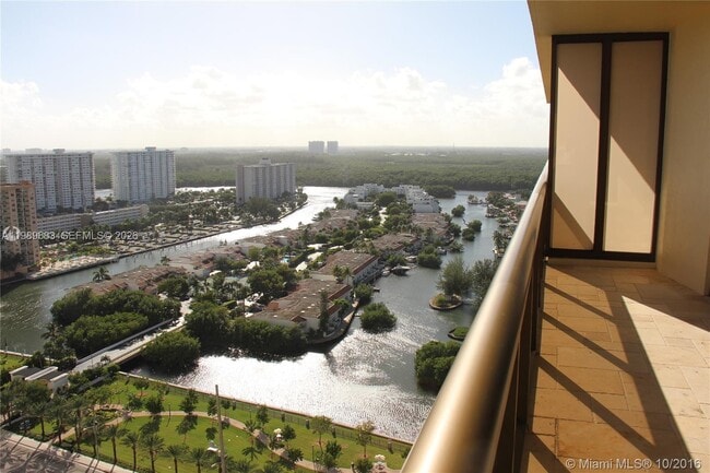 Building Photo - 16275 Collins Ave