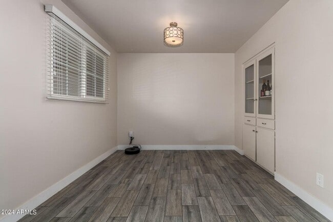 Building Photo - AMAZING ASU HOUSE IN GREAT STUDENT AREA