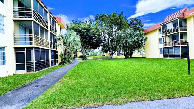 Building Photo - 3253 Foxcroft Rd