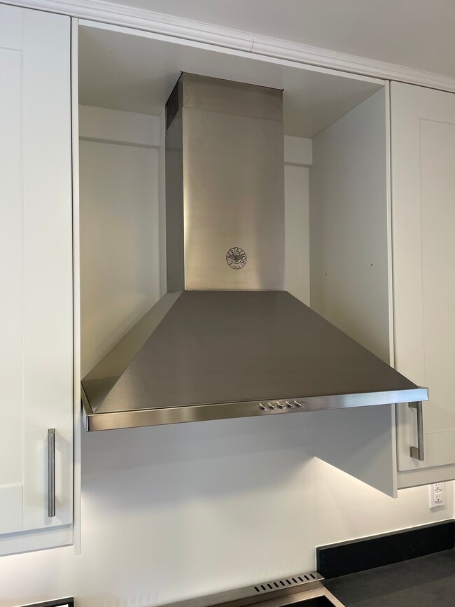 Building Photo - 36 Redwood Ave