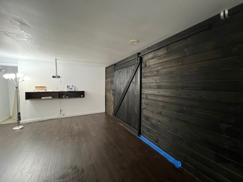 Downstairs master bedroom pic 3 - 142 Bunker Hill Cir