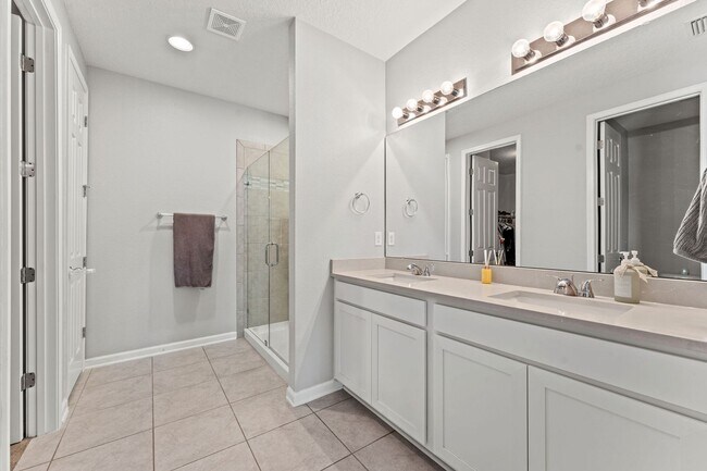 Building Photo - Serenity in Green Cove Springs!