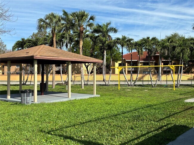 Building Photo - 6858 NW 173rd Dr