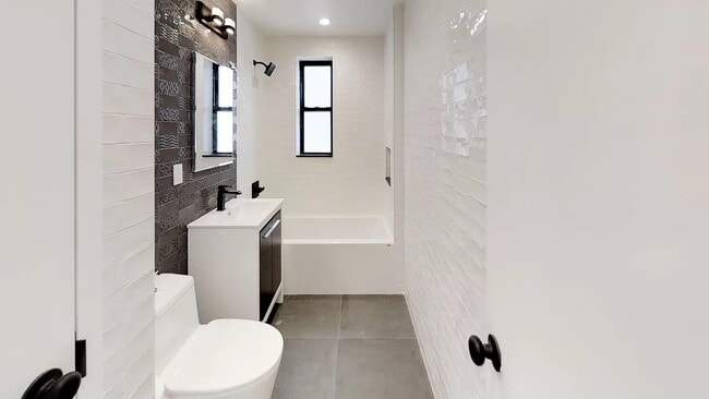 Building Photo - 12 Crown St