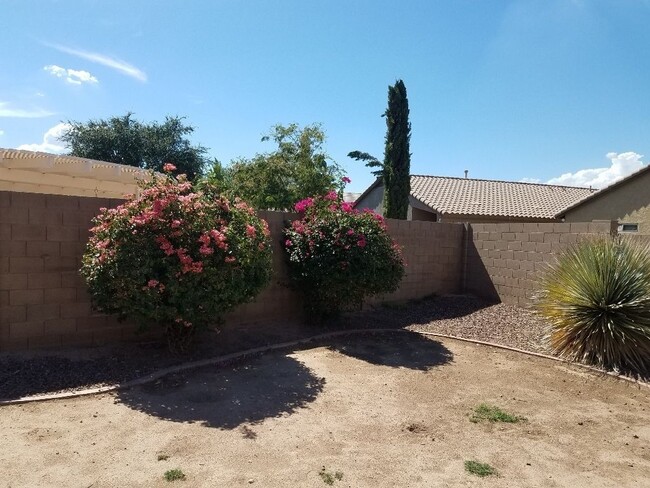 Building Photo - 16594 N 162nd Dr