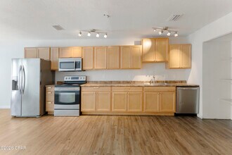 Building Photo - 4455 W 19th St