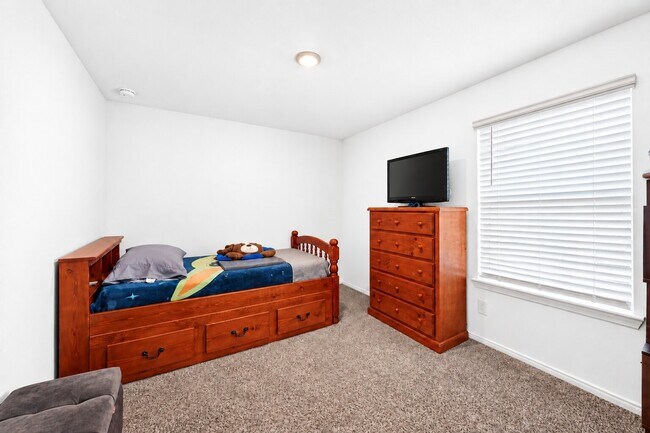 Building Photo - 5630 Vintage Oakmont Dr