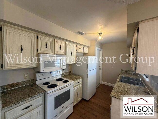 Building Photo - 1016 Malaga St