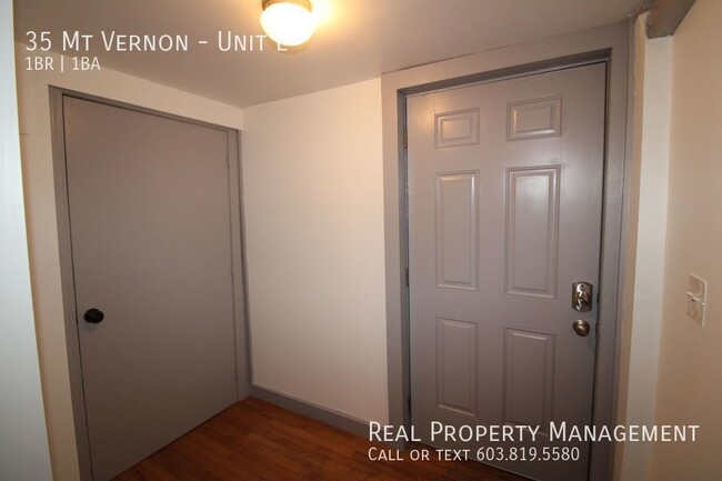 Building Photo - Spacious Multi Level 1 Bedroom with Office!