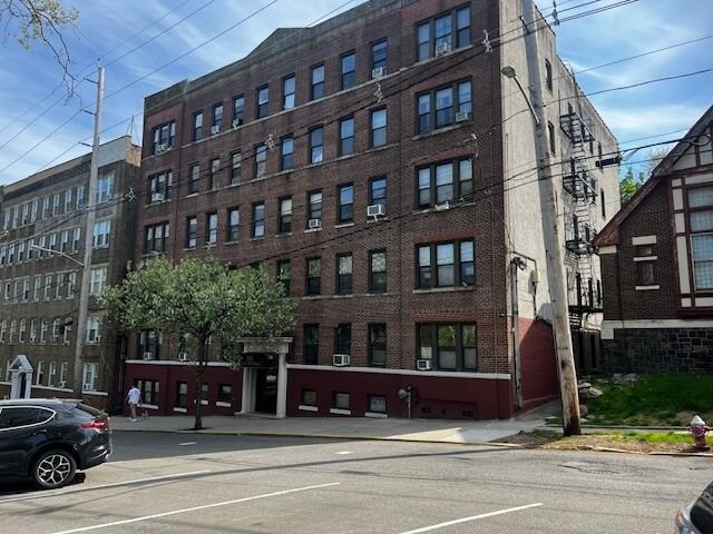 Building Photo - 331 79th St