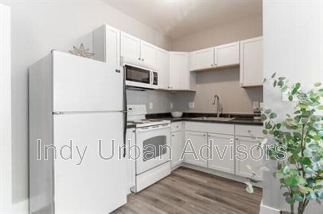 Primary Photo - 2831 N Kenwood Ave
