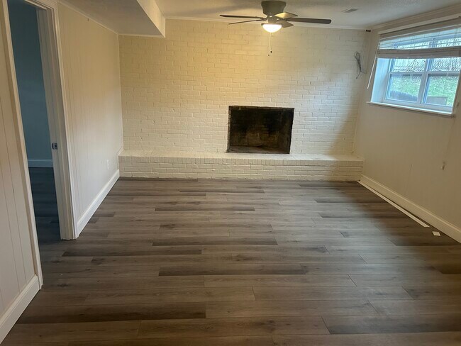 Building Photo - 244 Newport Rd