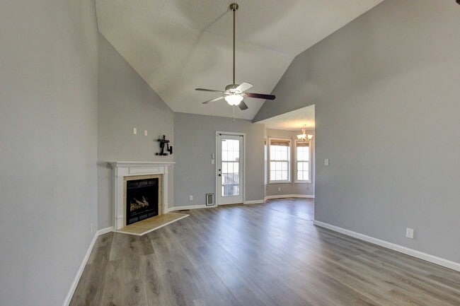 Building Photo - Sweet 3 bed 2 bath.  Cat friendly.