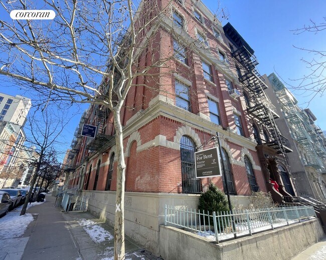 Building Photo - 506 Manhattan Ave