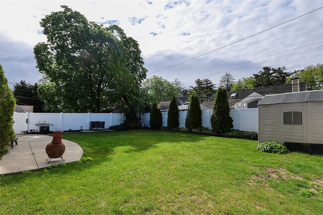 Building Photo - 24 Mead Ln