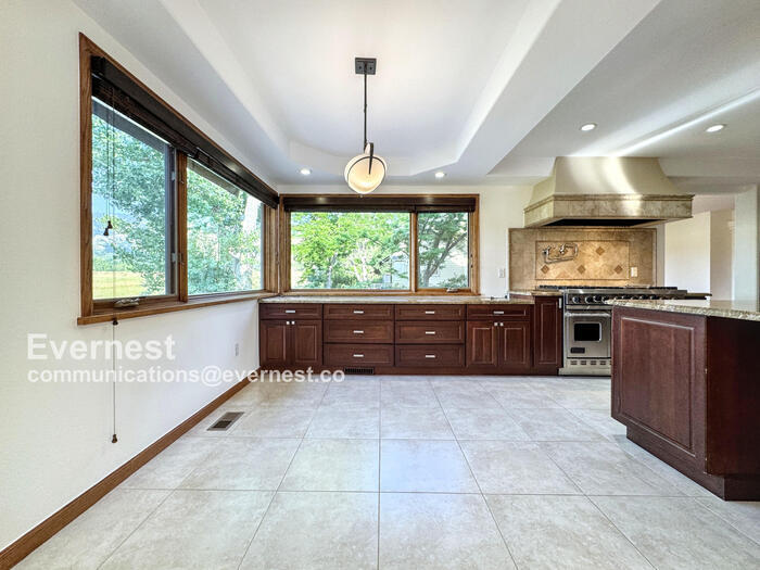 Building Photo - 990 Utica Cir