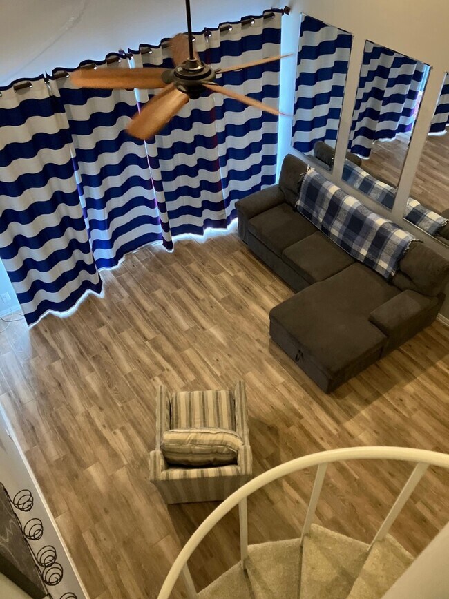 Building Photo - 12500 Melville Dr