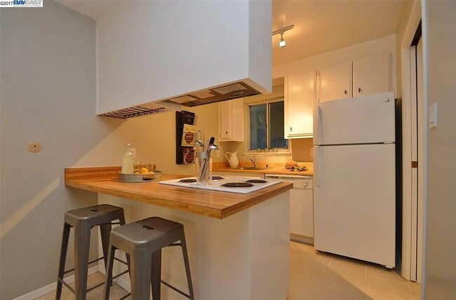 Building Photo - 325 Kitty Hawk Rd