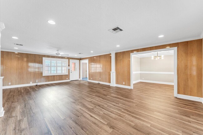 Building Photo - 6327 Wynnwood Ln