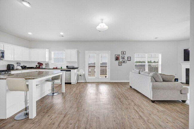 Building Photo - 300 Barony Pl Dr