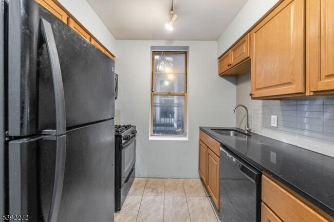 Building Photo - 250 Clendenny Ave