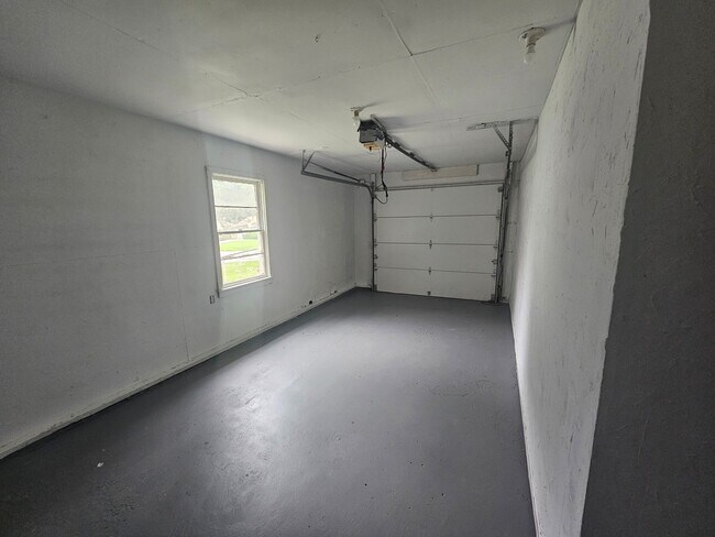 Building Photo - 800-802 E 75th Terrace