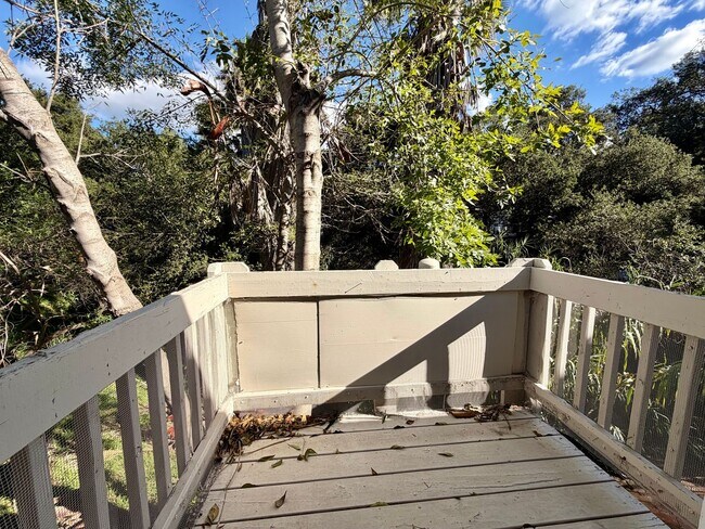 Building Photo - Charming 2 bed 2 bath home in Simi Valley!