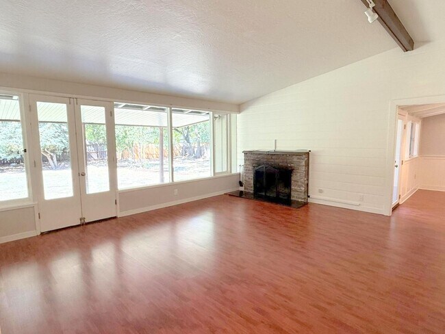 Building Photo - Sprawling Westside Walnut Creek Ranch Home...
