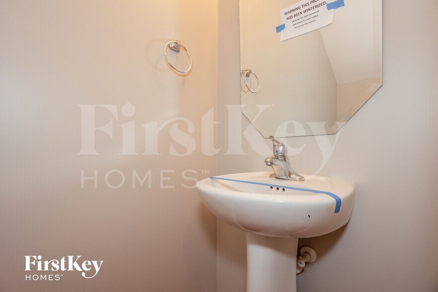 Building Photo - 2528 Woodsorrel Ln