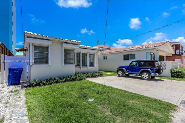 Building Photo - 326 Van Buren St