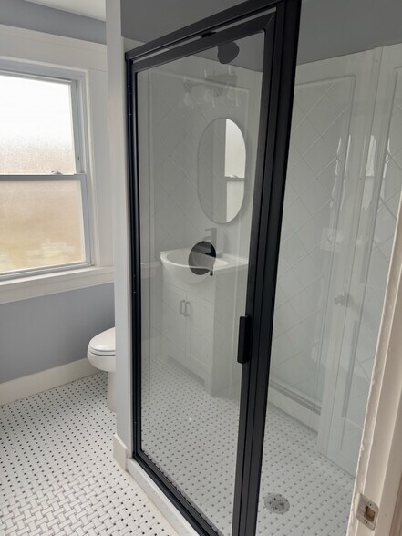 Owners Suite Private Bath - 2407 Woodmere Dr
